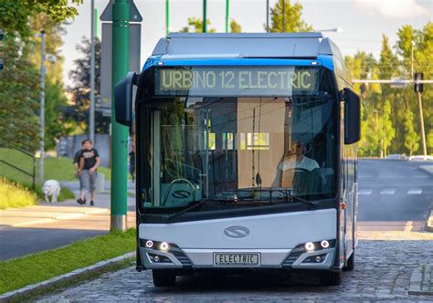 autobusi no ainazi uz rigu.